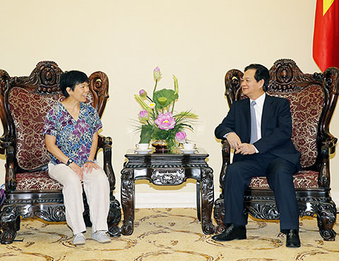 ທ່ານນາຍົກລັດຖະມົນຕີຫງວຽນເຕີນຢູງຕ້ອນຮັບສາດສະດາຈານດາລາສາດໂລກ