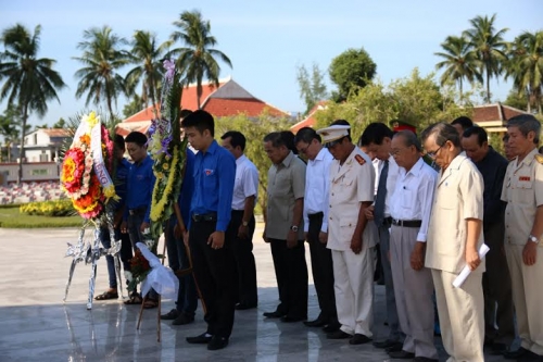 ທົ່ວປະເທດຈັດຕັ້ງການເຄື່ອນໄຫວຫລາຍຢ່າງເພື່ອສະແດງຄວາມຮູ້ບຸນຄຸນບັນດານັກຮົບເສຍສະຫລະຊີວິດເພື່ອຊາດ