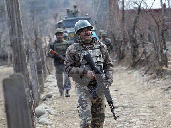 ທະຫານອິນເດຍແລະປາກິສະຖານຍິງປືນໃສ່ກັນຜ່ານຊາຍແດນ