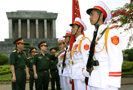 ສະເຫລີມສະຫລອງ40ປີແຫ່ງວັນສ້າງຕັ້ງກອງບັນຊາການປ້ອງກັນສຸສານປະທານໂຮ່ຈິມີນ