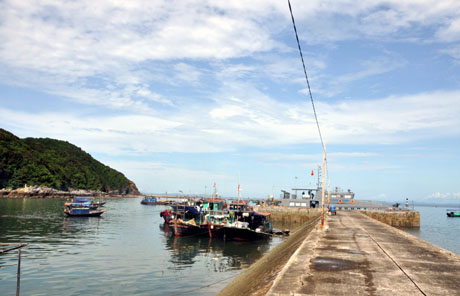 ເປີດສະຫຼອງເສົາທຸງຊາດຫວຽດນາມຢູ່ເກາະ ເຈີນ