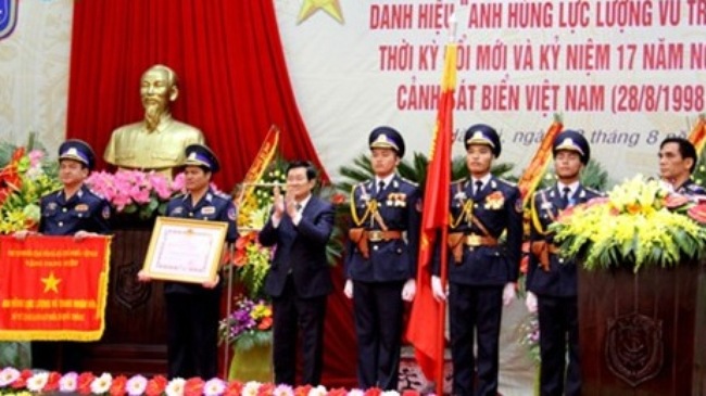 ທ່ານປະທານປະເທດເຂົ້າຮ່ວມພິທີສະເຫລີມສະຫລອງ17ປີແຫ່ງວັນສ້າງຕັ້ງຕຳຫລວດທະເລຫວຽດນາມ