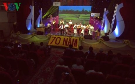 ການເຄື່ອນໄຫວສະເຫລີມສະຫລອງ70ປີແຫ່ງວັນການປະຕິວັດເດືອນ8ແລະວັນຊາດທີ2/9