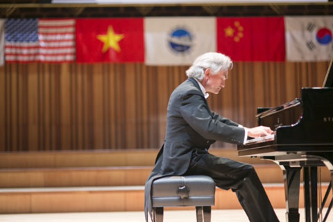 ໄຂການແຂ່ງຂັນPianoສາກົນຢູ່ຮ່າໂນ້ຍຄັ້ງທີ3