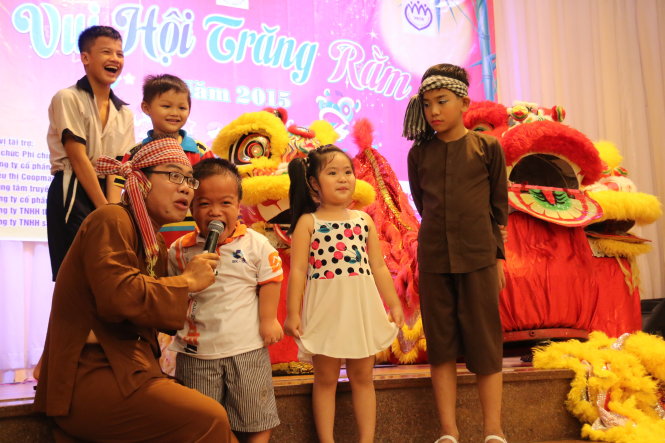 ການເຄື່ອນໄຫວຫລາຍຢ່າງເພື່ອເດັກນ້ອຍປະສົບກັບຄວາມຫຍຸ້ງຍາກໃນໂອກາດບຸນວັນເພງເດືອນ8