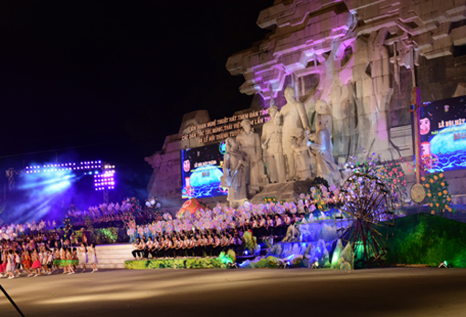 ບຸນວັນເພງເດືອນ8ປີ2015ດຳເນີນໄປຢ່າງຟົດຟື້ນຢູ່ຫລາຍທ້ອງຖິ່ນໃນທົ່ວປະເທດ