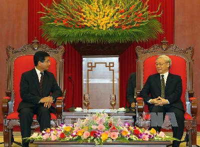 ທ່ານເລຂາທິການໃຫຍ່ຫງວຽນຟູຈ້ອງຕ້ອນຮັບເອກອັກຄະລັດຖະທູດລາວເຂົ້າຢ້ຽມອຳລາກ່ອນສິ້ນສຸດອາຍຸການຢູ່ຫວຽດນາມ