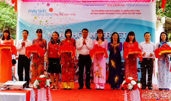 ວັນບຸນອີນເຕີແນັດຢູ່ລາວກາຍຖືກຈັດຂຶ້ນຢ່າງຟົດຟື້ນ