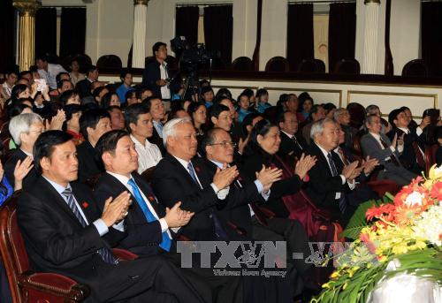 ພິທີມອບລາງວັນການຂົນຂວາຍປະດິດແຕ່ງເພງກ່ຽວກັບສະພາແຫ່ງຊາດຫວຽດນາມ