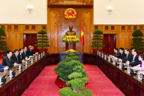 ທ່ານນາຍົກລັດຖະມົນຕີ ຫງວຽນເຕີນຢູງ ຕ້ອນຮັບ ທ່ານຮອງນາຍົກລັດຖະມົນຕີລາວ ທອງລຸນ ສີສຸລິດ