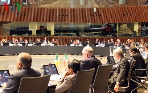 ຄະນະຜູ້ແທນຫວຽດນາມພົບປະສອງຝ່າຍຢູ່ນອກກອງປະຊຸມASEM12