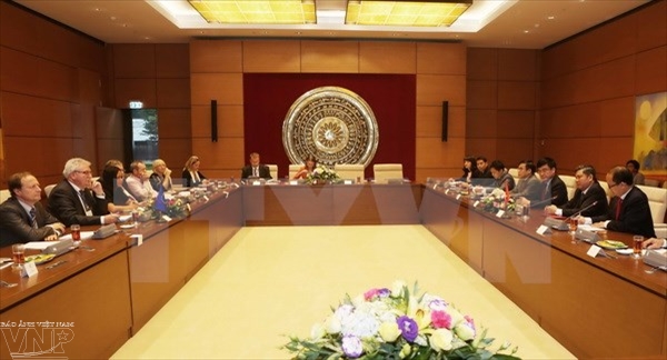 ຄະນະຜູ້ແທນລັດຖະສະພາເອີລົບຢ້ຽມຢາມແລະເຮັດວຽກຢູ່ຫວຽດນາມ