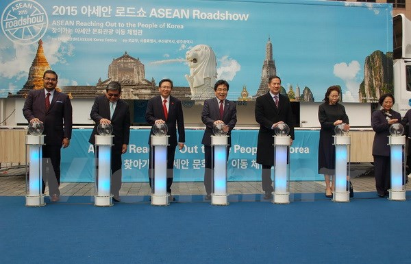 ASEAN Roadshow - ການເຄື່ອນໄຫວພົບປະແລກປ່ຽນວັດທະນະທຳ,ທ່ອງທ່ຽວອາຊຽນແລະສ.ເກົາຫຼີ
