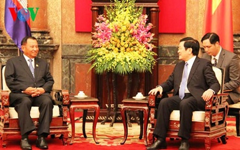 ປະທານປະເທດເຈືອງເຕີນຊາງຕ້ອນຮັບປະທານສະພາສູງກຳປູເຈຍ Samdech Say Chhum