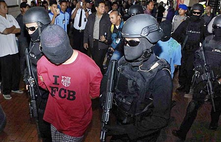 ຕຳຫຼວດອິນໂດເນເຊຍຖືກຕັ້ງໃນສະພາວະເຕື່ອນໄພສູງສຸດ