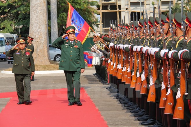 ລັດຖະມົນຕີວ່າການກະຊວງປ້ອງກັນປະເທດຫວຽດນາມຢ້ຽມຢາມລາວ