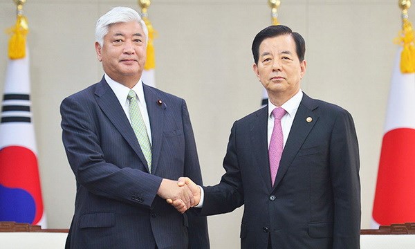 ສ.ເກົາຫຼີໂອ້ລົມທາງໂທລະສັບຂັ້ນລັດຖະມົນຕີກັບຄູ່ຕຳແໜ່ງຈີນ,ຍີ່ປຸ່ນ