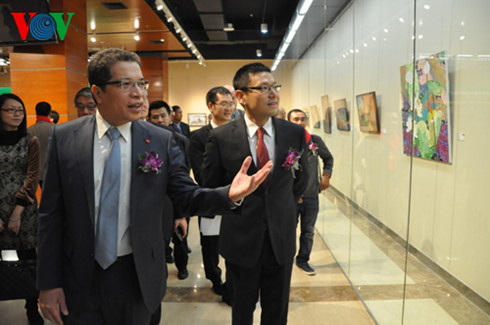 ໄຂສັບປະດາວາງສະແດງຮູບພາບ“ຫວຽດນາມ-ຄວາມງາມມະຫັດສະຈັນ”