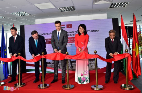 ພິທີເປີດສະຫຼອງສະຖານກົງສູນໃຫຍ່ຮຸງກາຣີປະຈຳນະຄອນໂຮ່ຈີມິນ