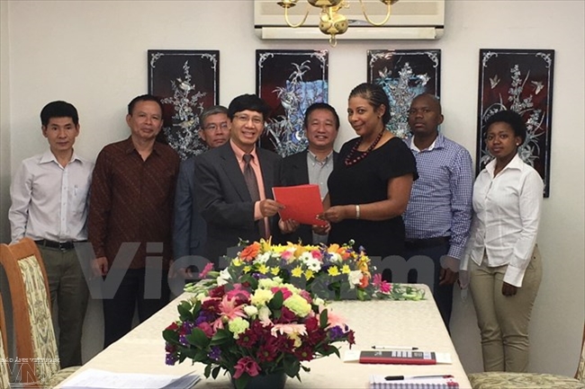 ພັກກອມມູນິດອາບຟຣີກາໃຕ້ຝາກໂທລະເລກອວຍພອນກອງປະຊຸມໃຫຍ່ຄັ້ງທີ12ຂອງພັກກອມມູນິດຫວຽດນາມ