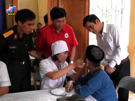 ມອບຂອງຂວັນຫລາຍຢ່າງໃຫ້ບັນດາເປົ້າໝາຍນະໂຍບາຍແລະຄົນທຸກຍາກເນື່ອງໃນໂອກາດບຸນປີໃໝ່ປະຈຳຊາດ