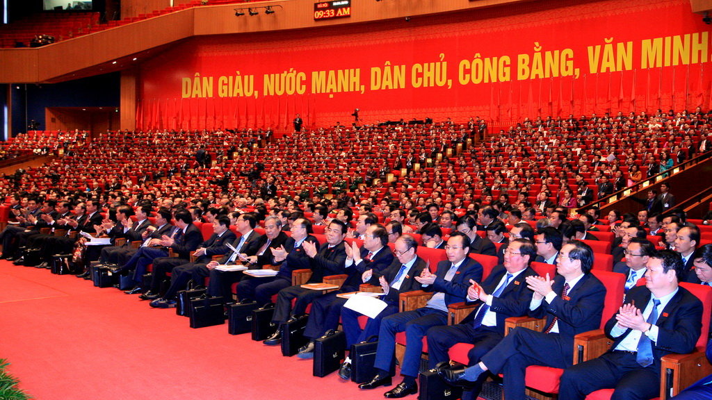 ຫາງສຽງສາກົນໃຫ້ຂ່າວກ່ຽວກັບກອງປະຊຸມໃຫຍ່ຄັ້ງທີ12ຂອງພັກກອມມູນິດຫວຽດນາມກຳນົດທິດທາງພັດທະນາປະເທດຊາດ