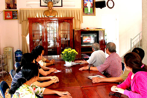 ສະມາຊິກພັກຢູ່ຕ່າງປະເທດເອົາໃຈໃສ່,ຕິດຕາມກອງປະຊຸມໃຫຍ່ຄັ້ງທີ12ຂອງພັກ