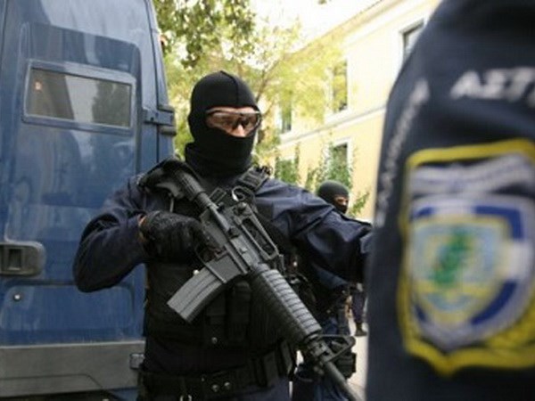 ເກຼັກແລະຊາອຸດີອາຣາເບຍຈັບຕົວຜູ້ຖືກສົງໄສກໍ່ການຮ້າຍຫຼາຍຄົນ