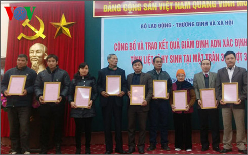 ມອບຜົນການສັນນະສູດADNເພື່ອຮັບຮູ້ລາຍຊື່ນັກຮົບເສຍສະຫລະຊີວິດຢູ່ແນວຮົບ