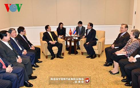 ນາຍົກລັດຖະມົນຕີຫງວຽນເຕີນຢູງພົບປະກັບນາຍົກລັດຖະມົນຕີໄທ