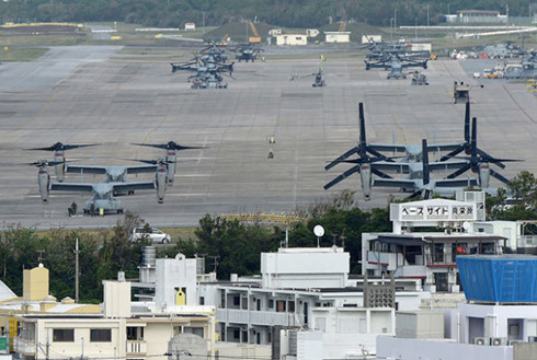 ຊາວຍີ່ປຸ່ນຊາວແຫ່ຂະບວນປະທ້ວງຄັດຄ້ານການຈັດສັນເຂດຖານທີ່ໝັ້ນການທະຫານຂອງອາເມລິກາຄືນໃໝ່