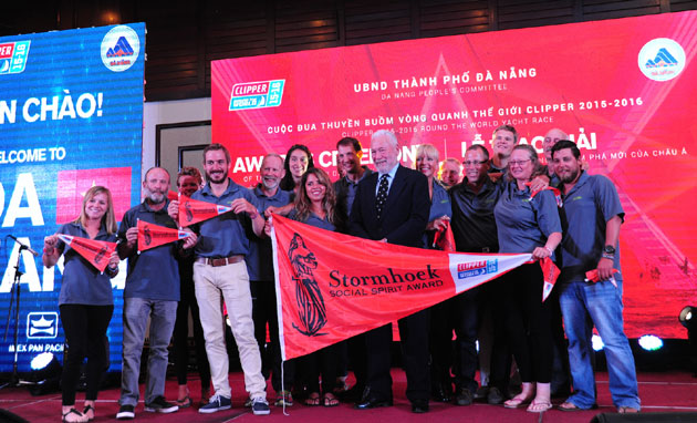 ມອບລາງວັນການແຂ່ງຂັນຊ່ວງເຮືອໃບອ້ອມຮອບໂລກໄລຍະທາງ “ດາຫນັງ-ການຄົ້ນຫາໃຫມ່ຂອງອາຊີ”