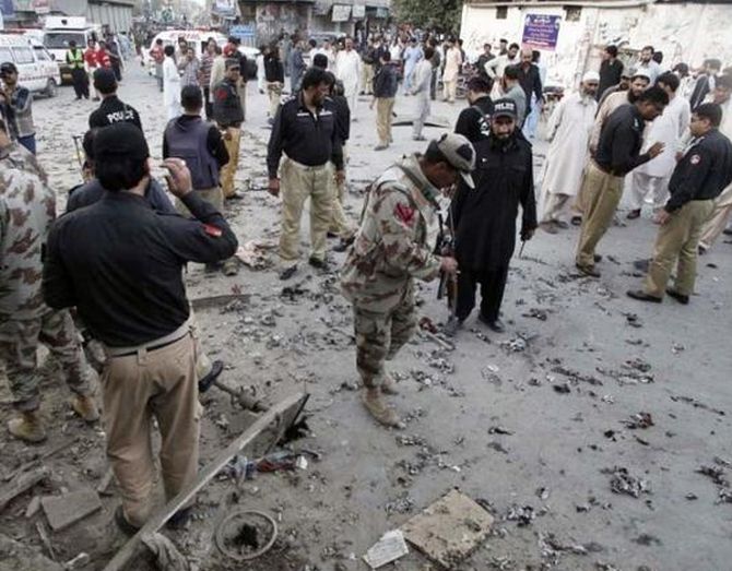 ວາງລະເບີດສະຫລະຊີບຢູ່ອາບການິສະຖານເຮັດໃຫ້ຜູ້ເສຍຊີວິດແລະບາດເຈັບນັບສີບໆຄົນ