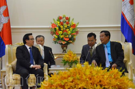 ຜູ້ຕາງໜ້າພິເສດຂອງທ່ານເລຂາທິການໃຫຍ່ຫງວຽນຟູ້ຈ້ອງຢ້ຽມຢາມກຳປູເຈຍ