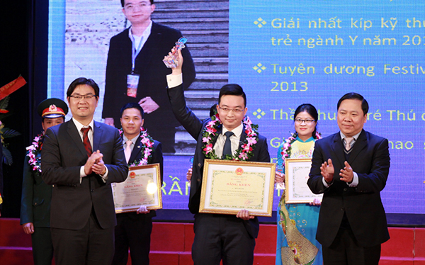 ການເຄື່ອນໄຫວຕ່າງໆສະເຫຼີມສະຫຼອງວັນແພດໝໍຫວຽດນາມ27/2