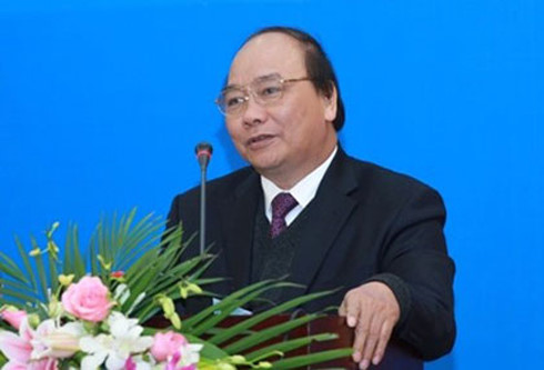 ຮອງນາຍົກລັດຖະມົນຕີ ຫງວຽນຊວນຟຸກເຂົ້າຮ່ວມກອງປະຊຸມສະຫຼຸບວຽກງານຊົນເຜົ່າ