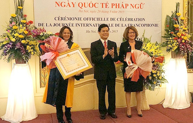 OIFຫນູນຊ່ວຍຄູອາຈານແລະສອນພາສາຝລັ່ງໃຫ້ແກ່ນັກຮຽນຫວຽດນາມ