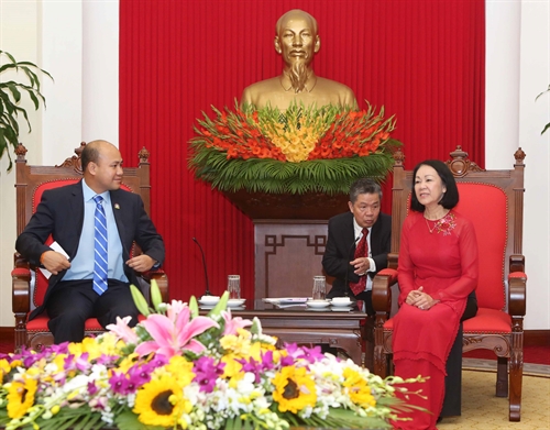 ຫົວໜ້າຄະນະຂົນຂວາຍປະຊາຊົນຕ້ອນຮັບຄະນະຜູ້ແທນສະຫະພັນຊາວໜຸ່ມກຳປູເຈຍ