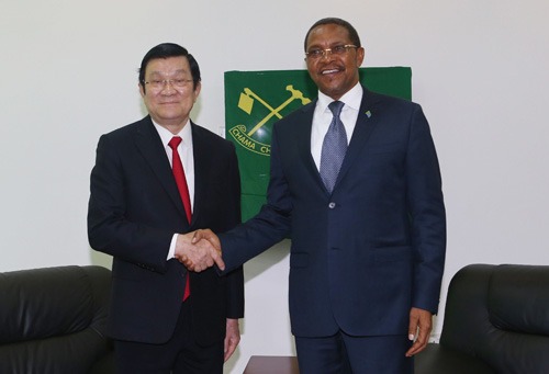 ປະທານປະເທດເຈືອງເຕີ໋ນຊາງພົບປະກັບປະທານພັກປະຕິວັດຕານຊານີ