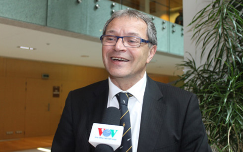 ສະພາແຫ່ງຊາດຝຣັ່ງຮັບຮອງເອົາສັນຍາຄູ່ຮ່ວມມື(PCA)ຫວຽດນາມ-ສະຫະພາບເອີຣົບ(EU)