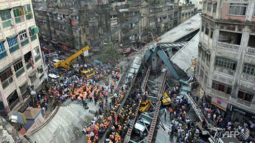 ເຫດຂົວຫັກພັງລົງຢູ່ອິນເດຍ:ຈຳນວນຜູ້ຮັບບາດເຈັບແລະເສຍຊີວິດເພີ່ມຂຶ້ນ