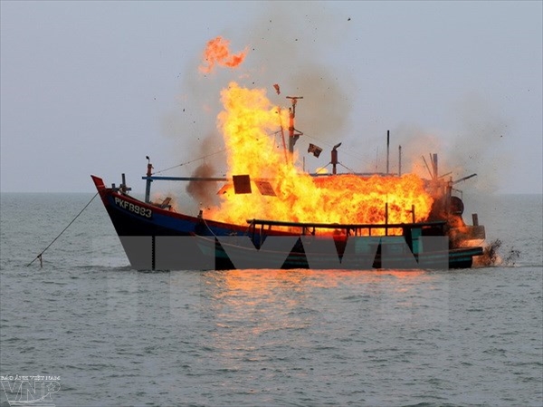 ອິນໂດເນເຊຍບຸກໂຈມຕີກ່ຳປ່ັນຫາປາຕ່າງປະເທດ23ລຳໃຫ້ຈົມນ້ຳ