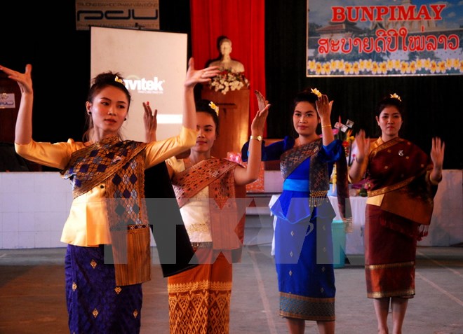 ຄະນະຜູ້ແທນຂັ້ນສູງຫວຽດນາມຢ້ຽມຢາມແລະອວຍພອນບຸນປີໃໝ່ຢູ່ລາວ