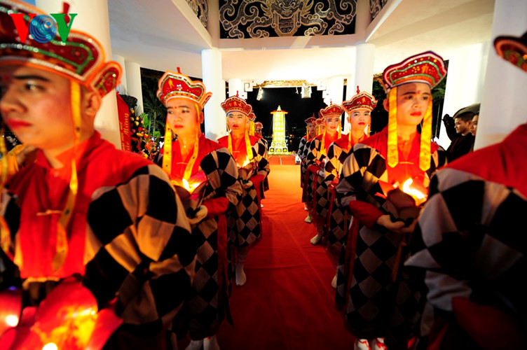 ສະມາຄົມພຸດທະສາສະຫນາປະຕິບັດງານບຸນກວ໋າງຈຽວຢູ່Festivalເຫ້ວ