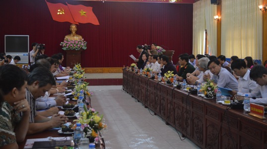 ຫົວໜ້າຄະນະອົງການຕາງໜ້າຫວຽດນາມປະຈຳຕ່າງປະເທດເຮັດວຽກກັບຄະນະຊີ້ນຳເຂດຕາເວັນຕົກສ່ຽງເໜືອ