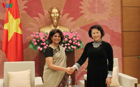 ປະທານສະພາແຫ່ງຊາດຫງວຽນທິກີມເງິນຕ້ອນຮັບຜູ້ປະສານງານສະຫະປະຊາຊາດປະຈຳຫວຽດນາມ