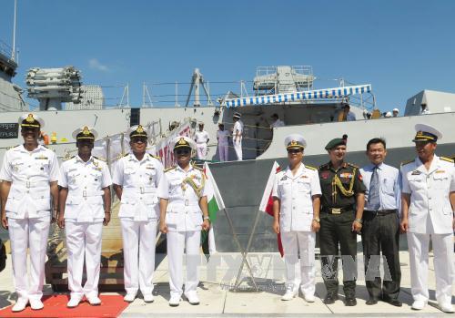 ກ່ຳປັ່ນກອງທັບເຮືອອິນເດຍຢ້ຽມຢາມມິດຕະພາບຫວຽດນາມຢ່າງເປັນທາງການ