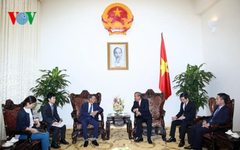 ຮອງນາຍົກລັດຖະມົນຕີເຈືອງຮ່ວາບີງຕ້ອນຮັບເອກອັກຄະລັດຖະທູດຍີ່ປຸ່ນ