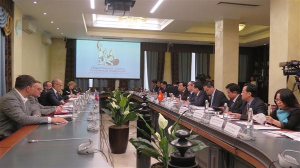 ປະທານຄະນະກຳມະການສູນກາງແນວໂຮມປະເທດຊາດຫວຽດນາມຢ້ຽມຢາມສະຫະພັນລັດເຊຍ