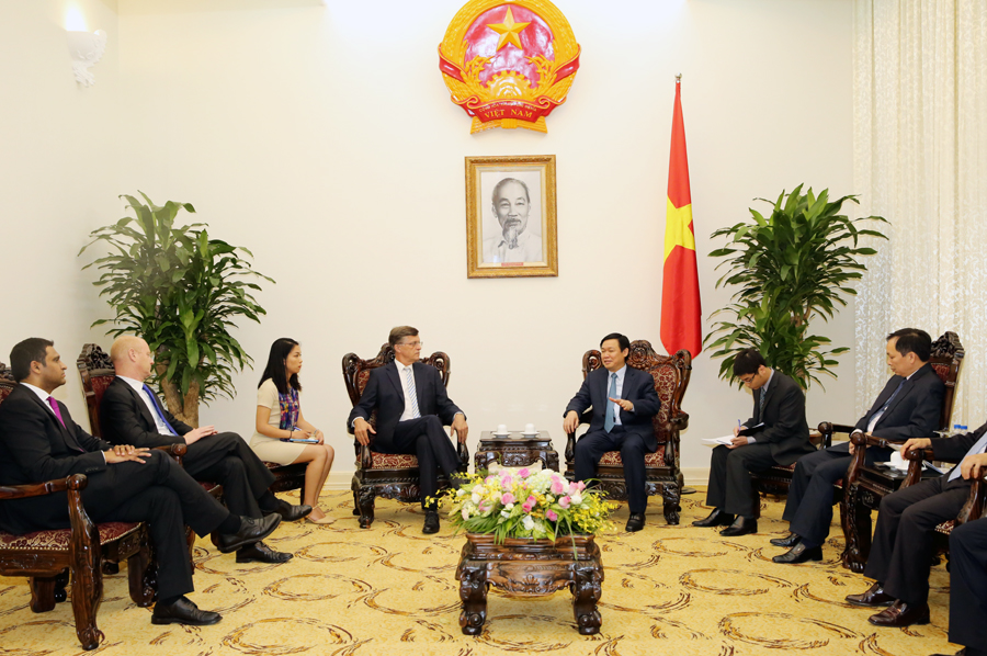 ຮອງນາຍົກລັດຖະມົນຕີເວືອງດິງເຫ້ວໃຫ້ການຕ້ອນຮັບທ່ານຜູ້ອຳນວຍການໃຫຍ່ທະນາຄານCommonwaelth